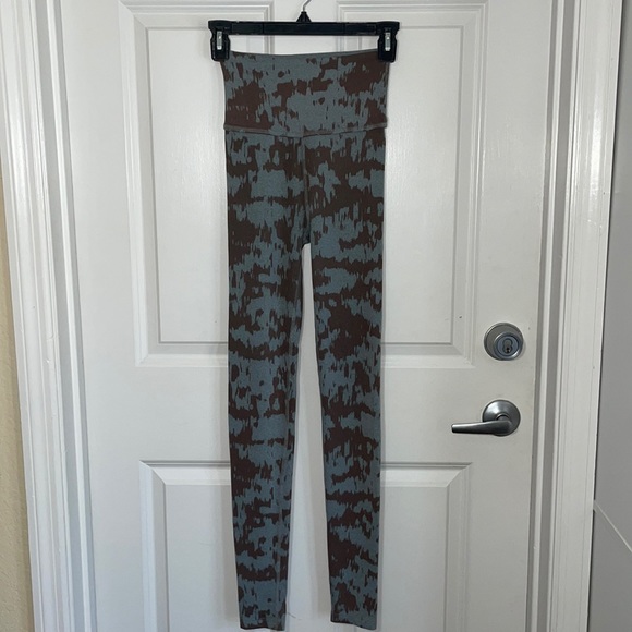 Beyond Yoga High Waisted Leggings Gray Brown XS - Picture 7 of 8